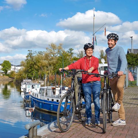 Radfahrer im Hafen der Hansestadt Buxtehude