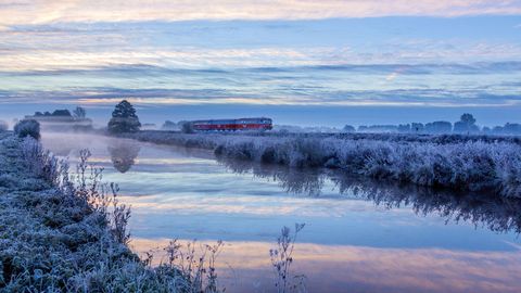 Moorexpresss in Winterlandschaft